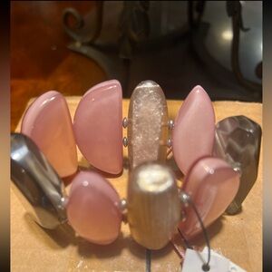Chico’s Elegant Semi precious stone Stretch Bracelet NWT 💜